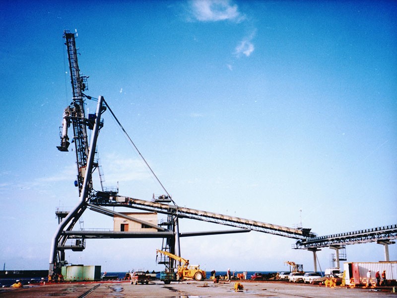 Ship to Shore Load/Offload in Tasmania (Remote Crane Control)